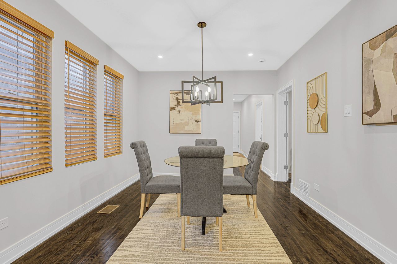 812 S Kilbourn Avenue, Chicago, IL 60624