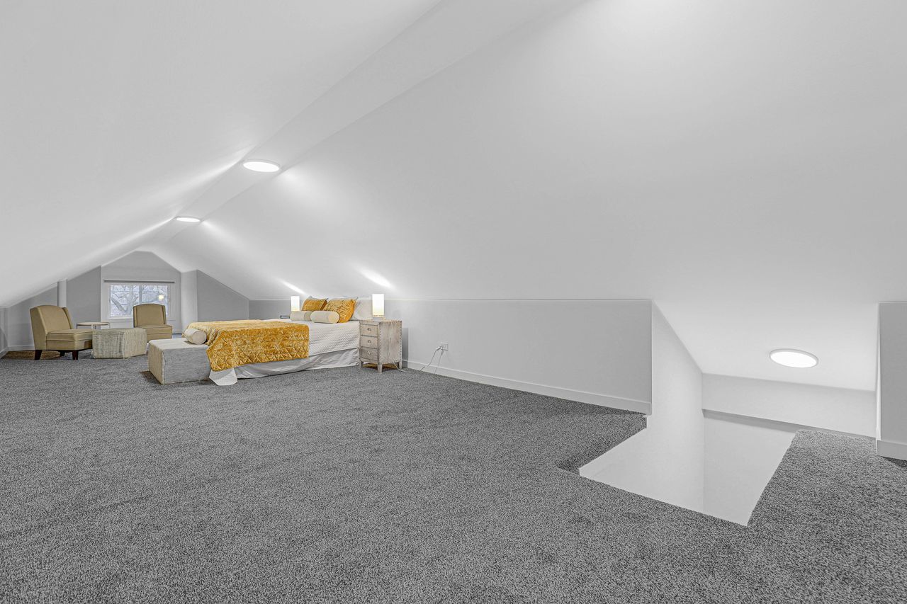 812 S Kilbourn Avenue, Chicago, IL 60624