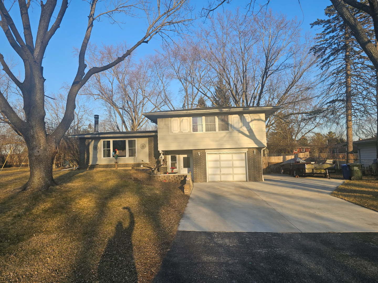 1852 Center Drive, Carpentersville, IL 60110