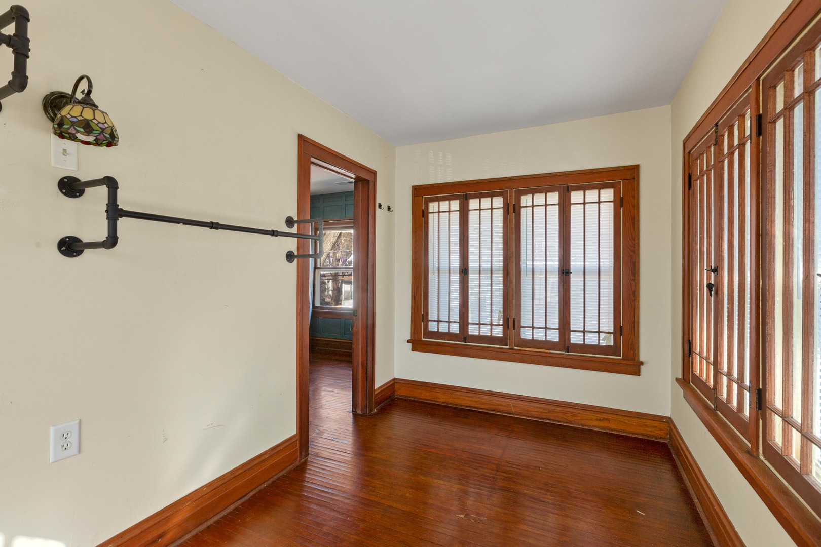 371 North Street, Elgin, IL 60120