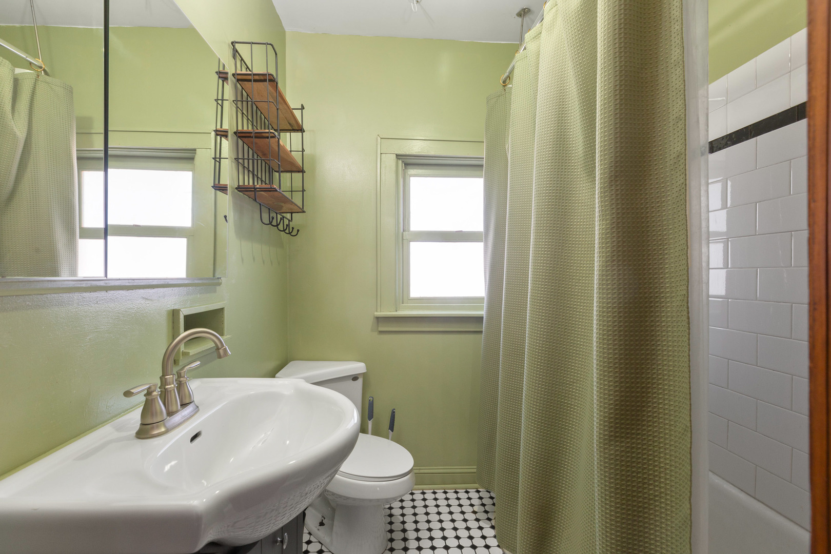 371 North Street, Elgin, IL 60120