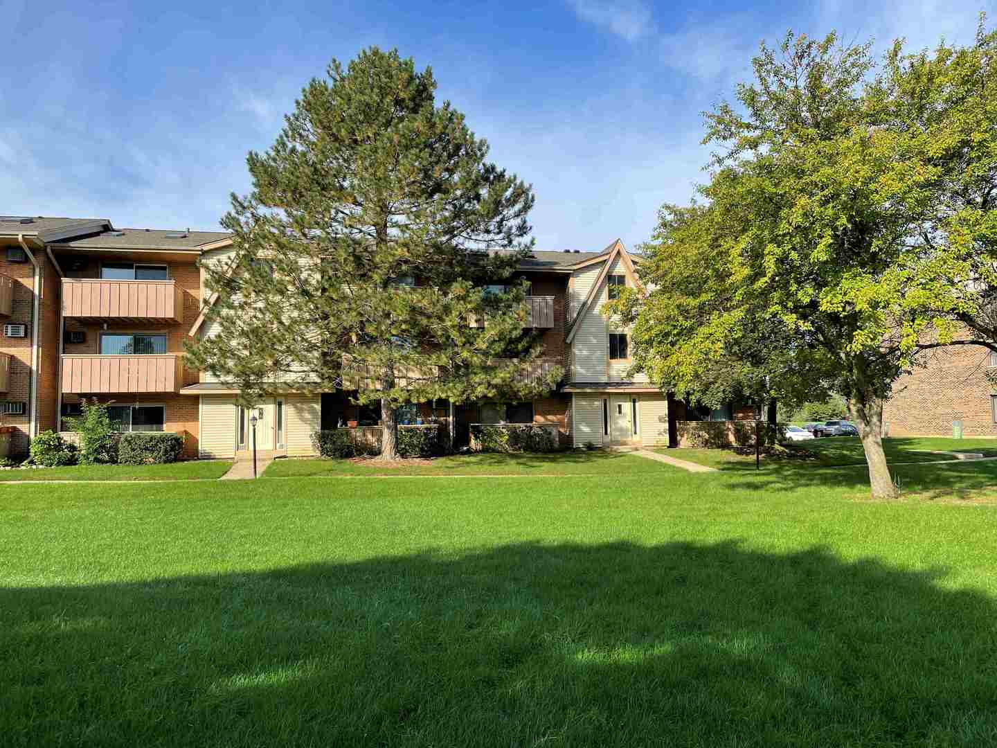 5 Cedar Court #5, Vernon Hills, IL 60061
