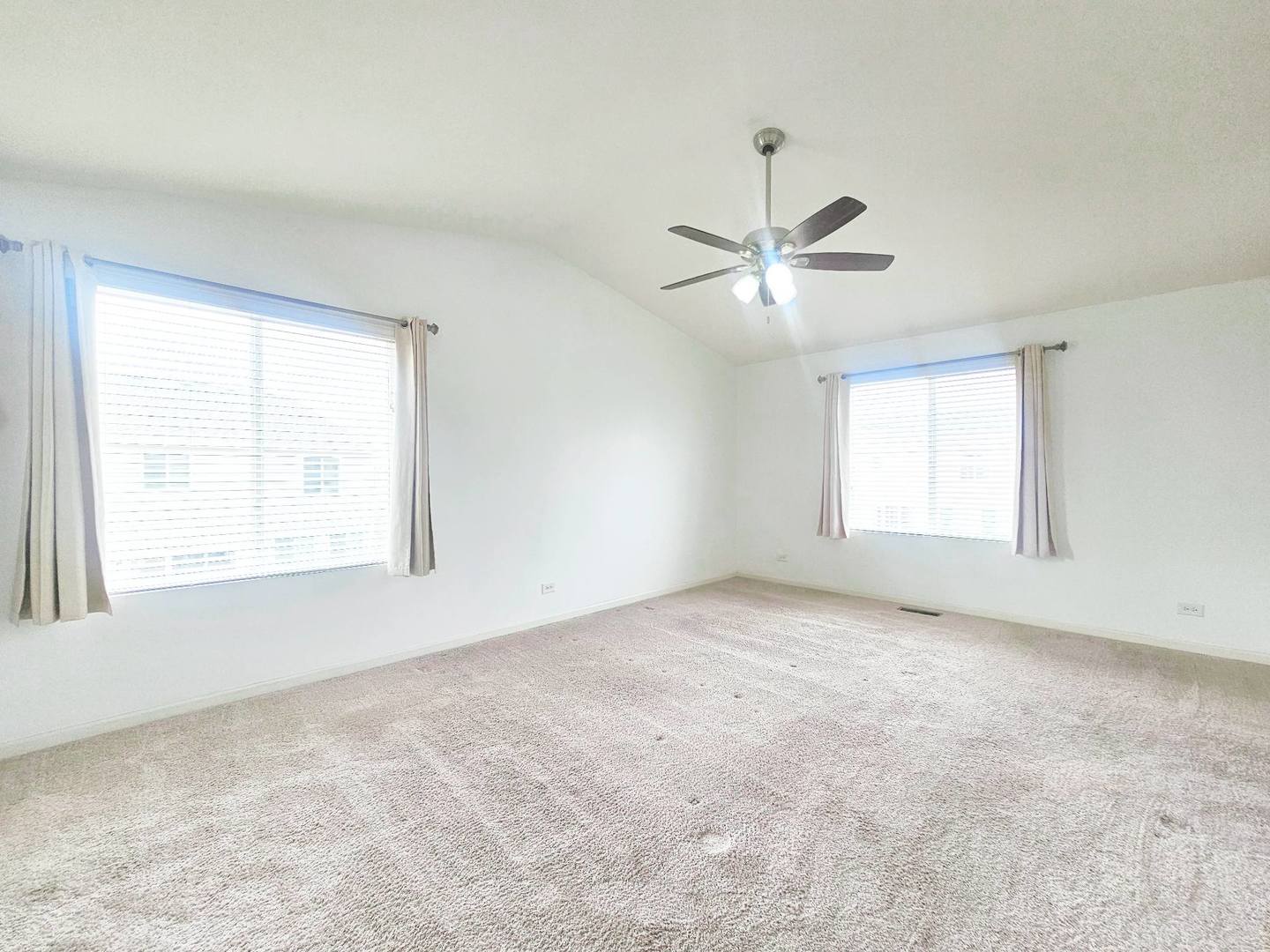 202 Minuet Circle, Volo, IL 60073