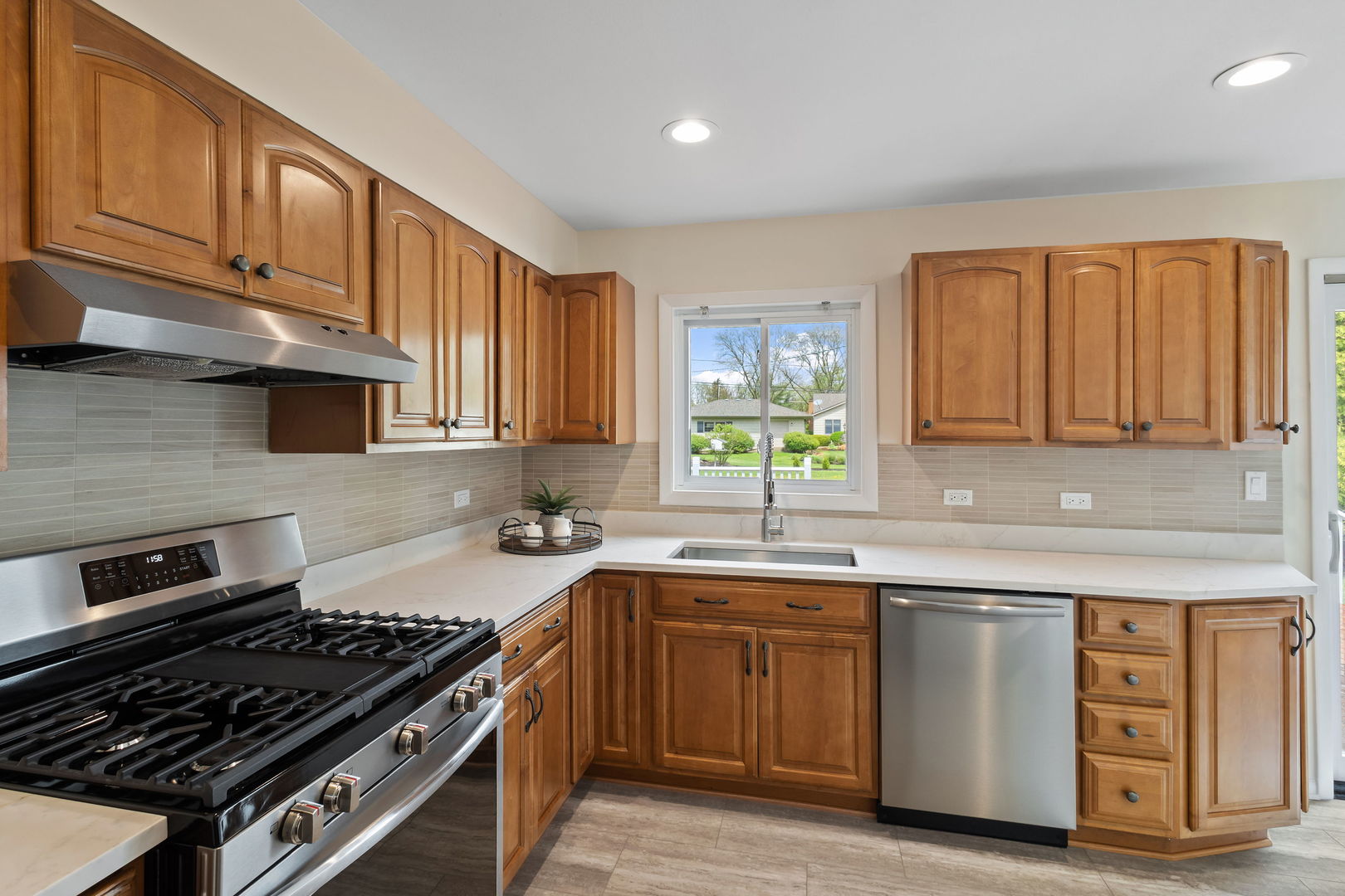 646 68th Street, Willowbrook, IL 60527