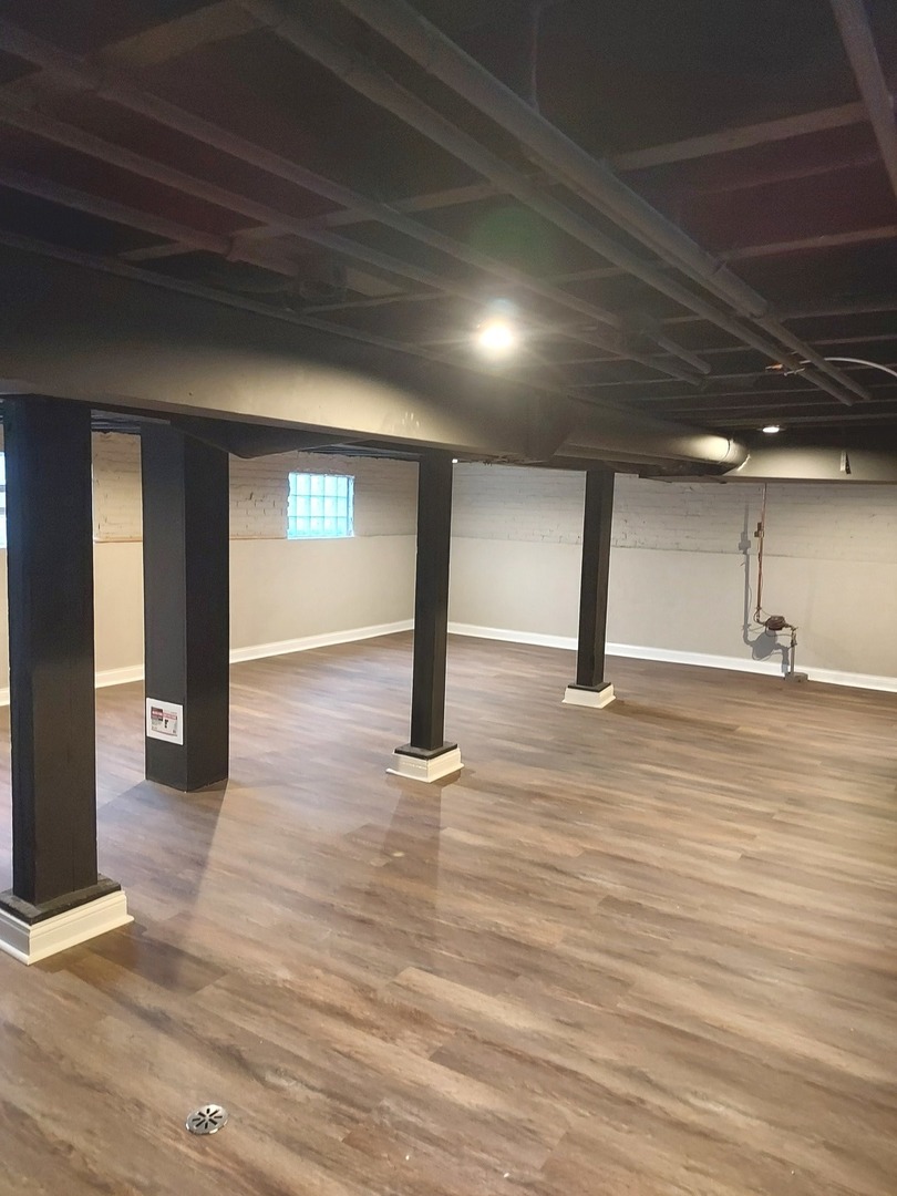 7655 S Clyde Avenue, Chicago, IL 60649