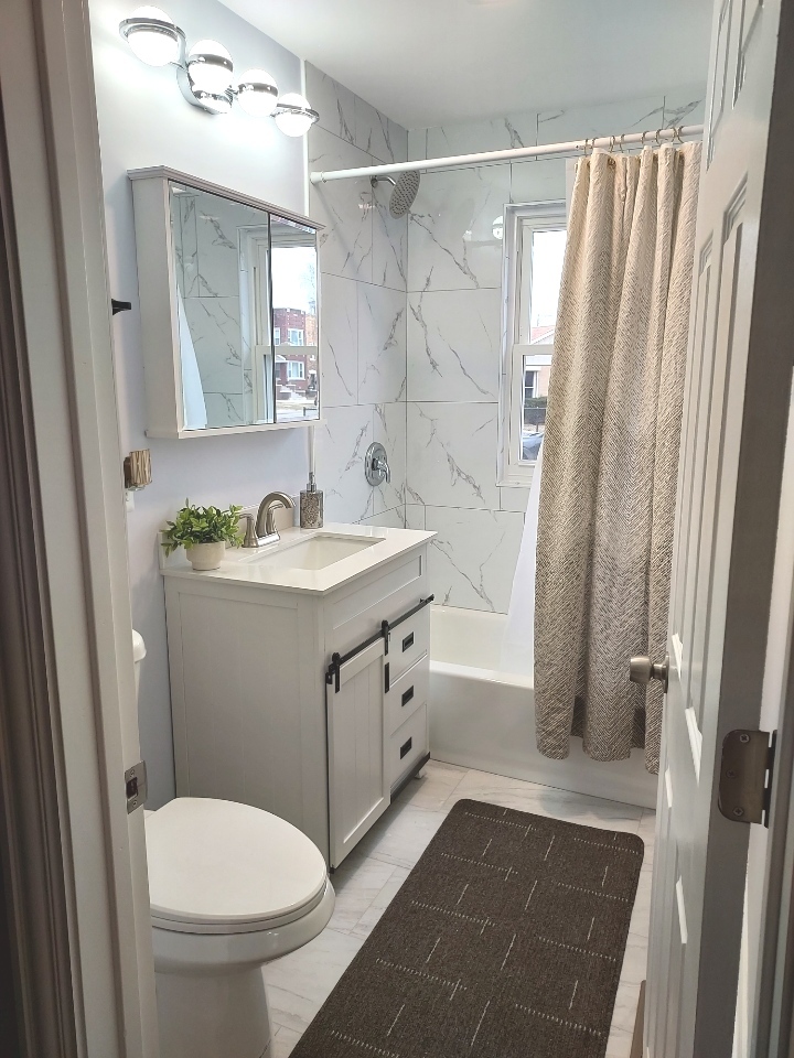 7655 S Clyde Avenue, Chicago, IL 60649