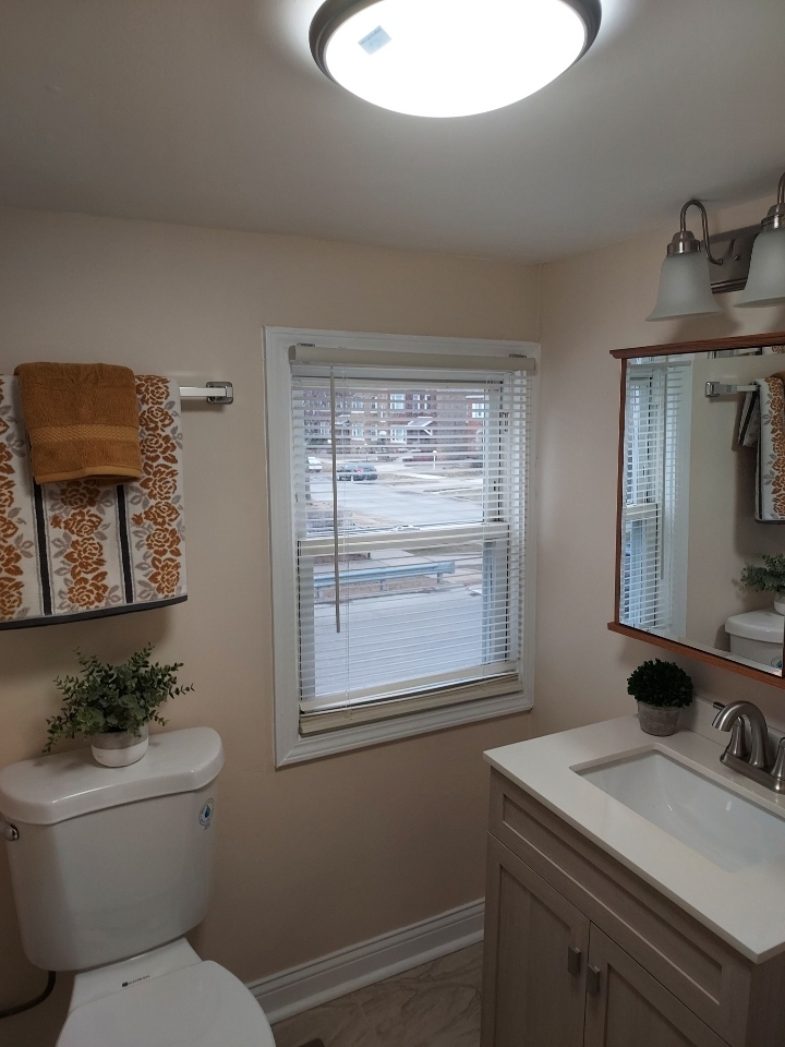 7655 S Clyde Avenue, Chicago, IL 60649