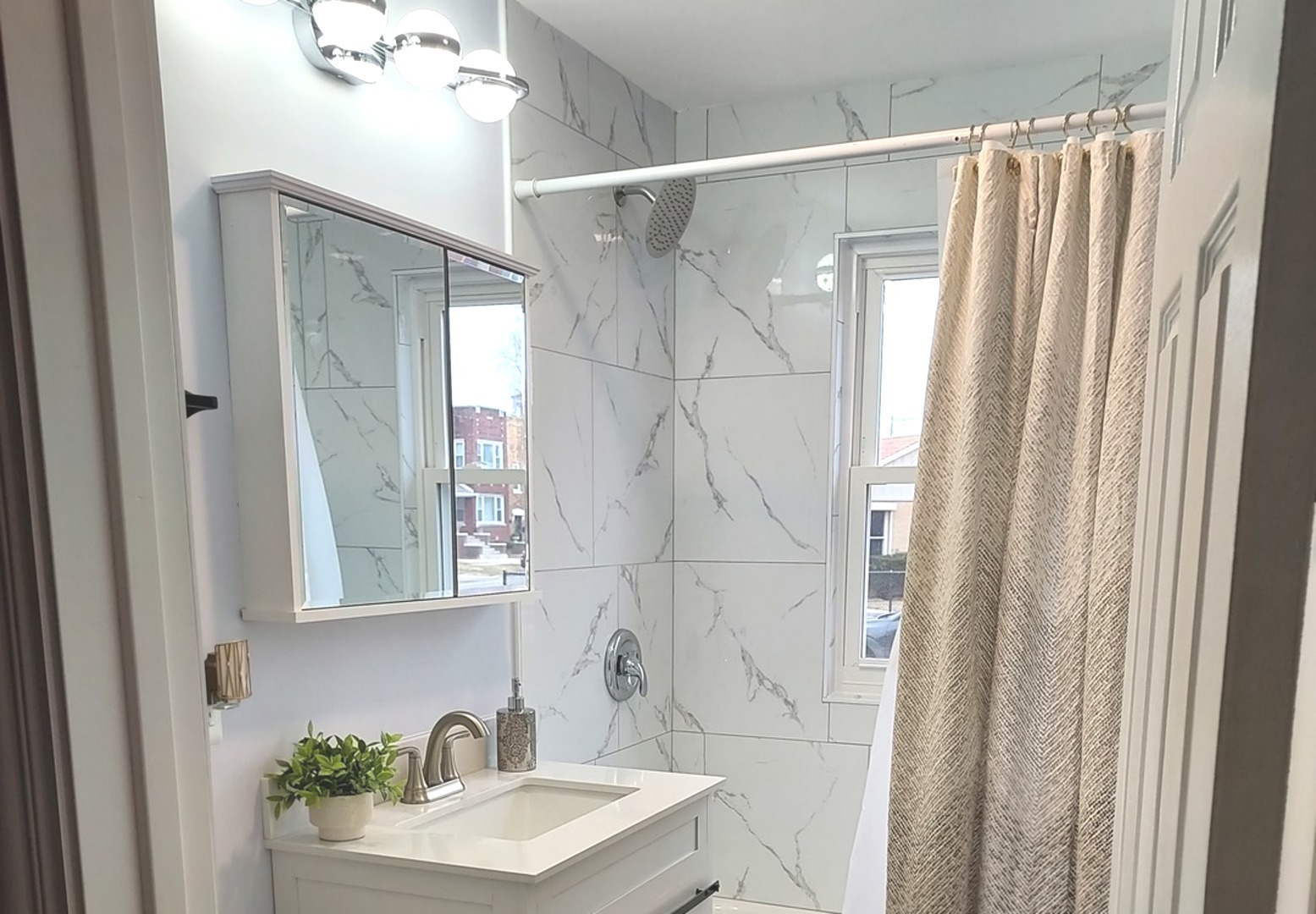 7655 S Clyde Avenue, Chicago, IL 60649