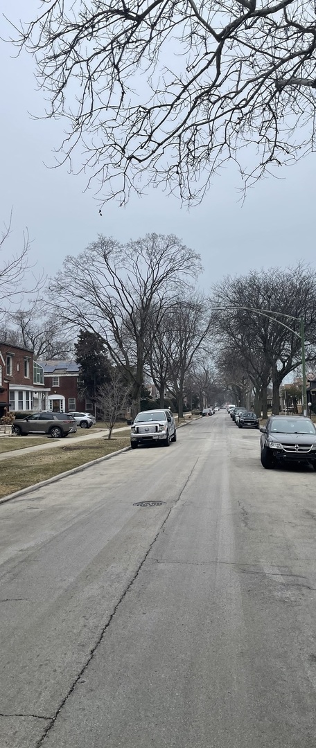 7655 S Clyde Avenue, Chicago, IL 60649