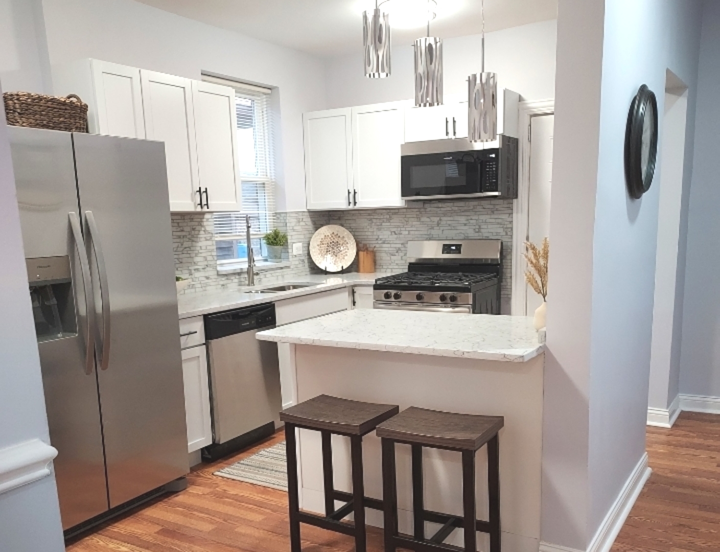 7655 S Clyde Avenue, Chicago, IL 60649