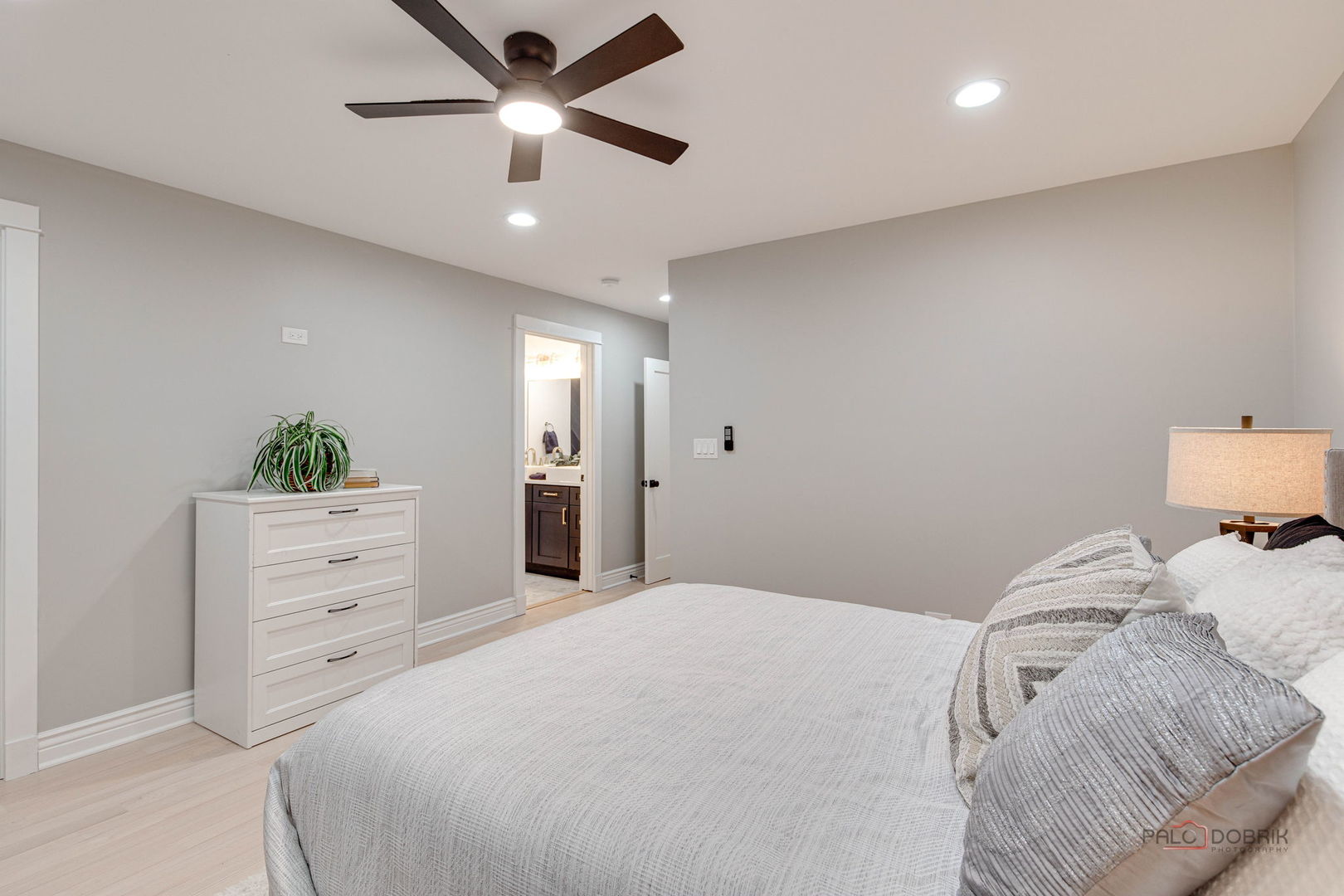 131 N Taylor Avenue, Oak Park, IL 60302