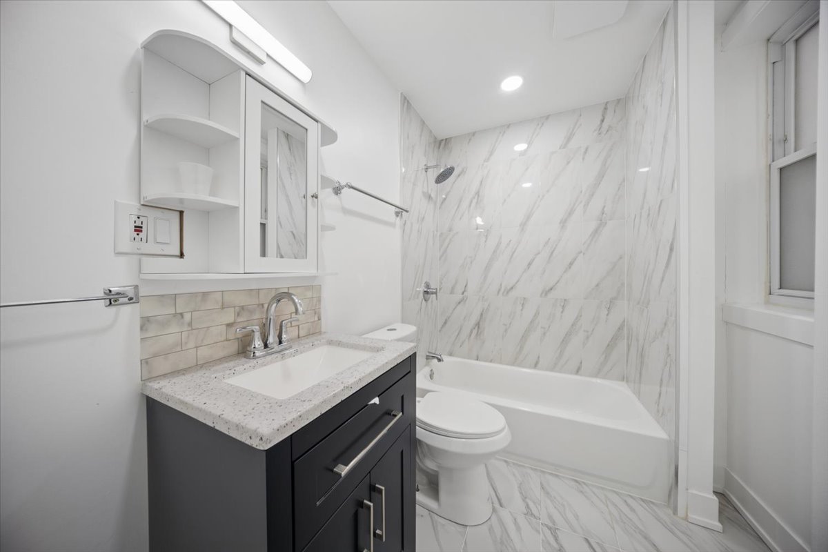 5411 W North Avenue, Chicago, IL 60639