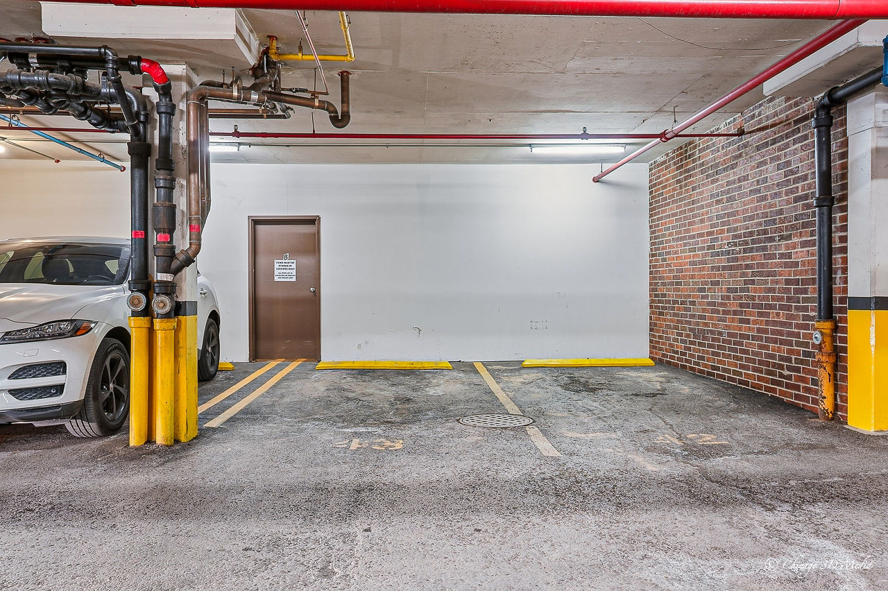 3900 N Pine Grove Avenue #409, Chicago, IL 60613