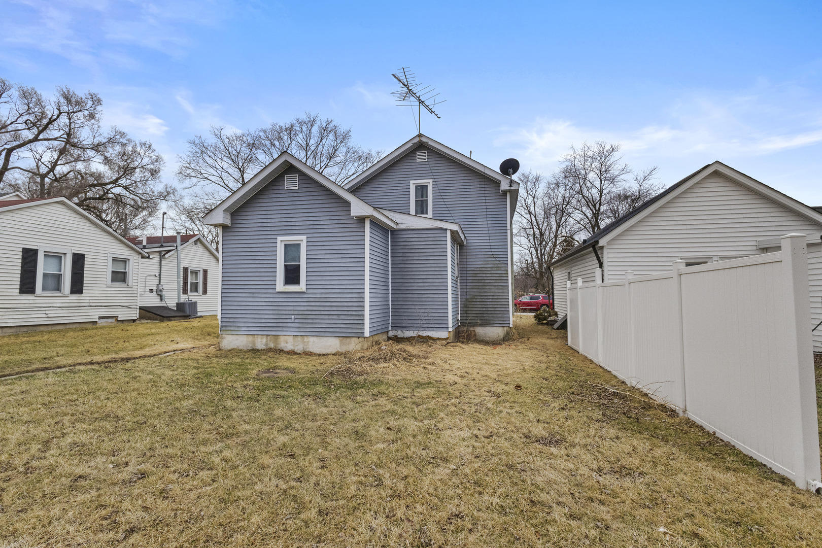 207 E Taylor Street, Grant Park, IL 60940
