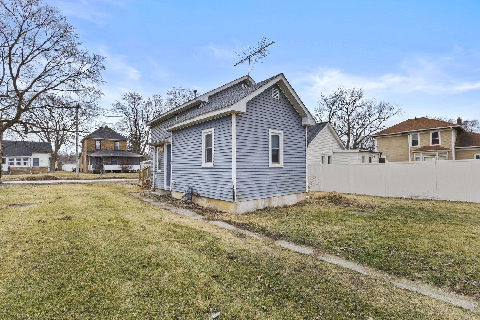 207 E Taylor Street, Grant Park, IL 60940