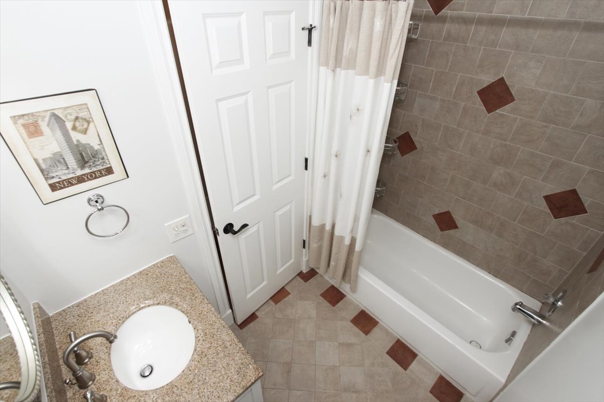 677 Cumberland Trail #2B, Roselle, IL 60172