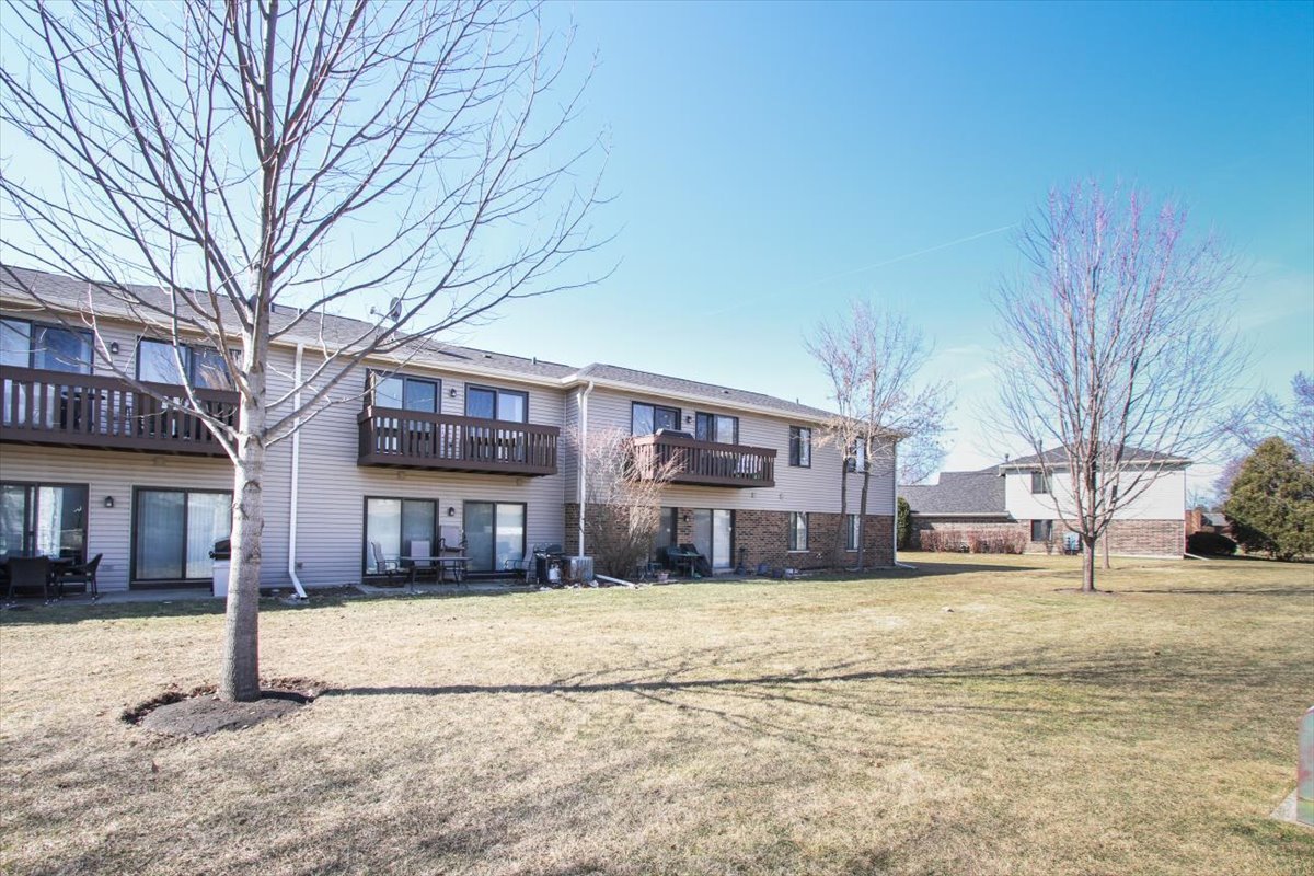 677 Cumberland Trail #2B, Roselle, IL 60172