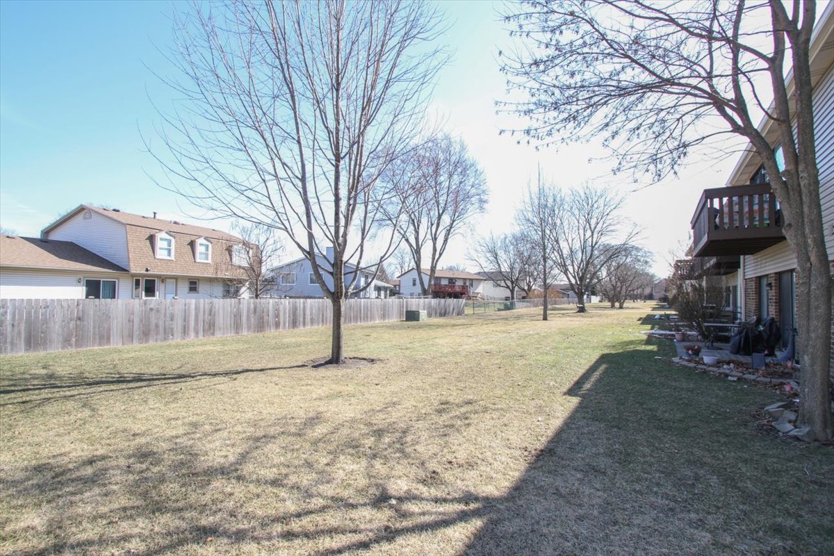 677 Cumberland Trail #2B, Roselle, IL 60172