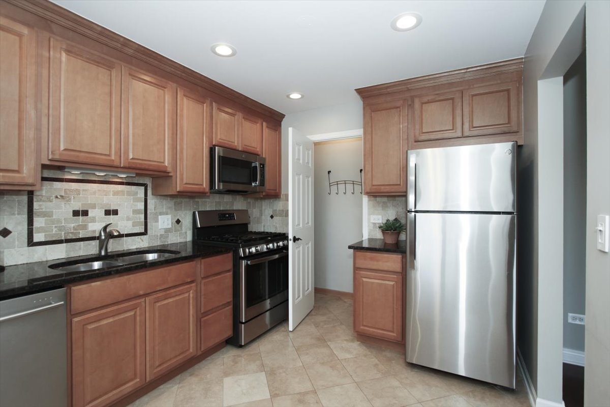 677 Cumberland Trail #2B, Roselle, IL 60172