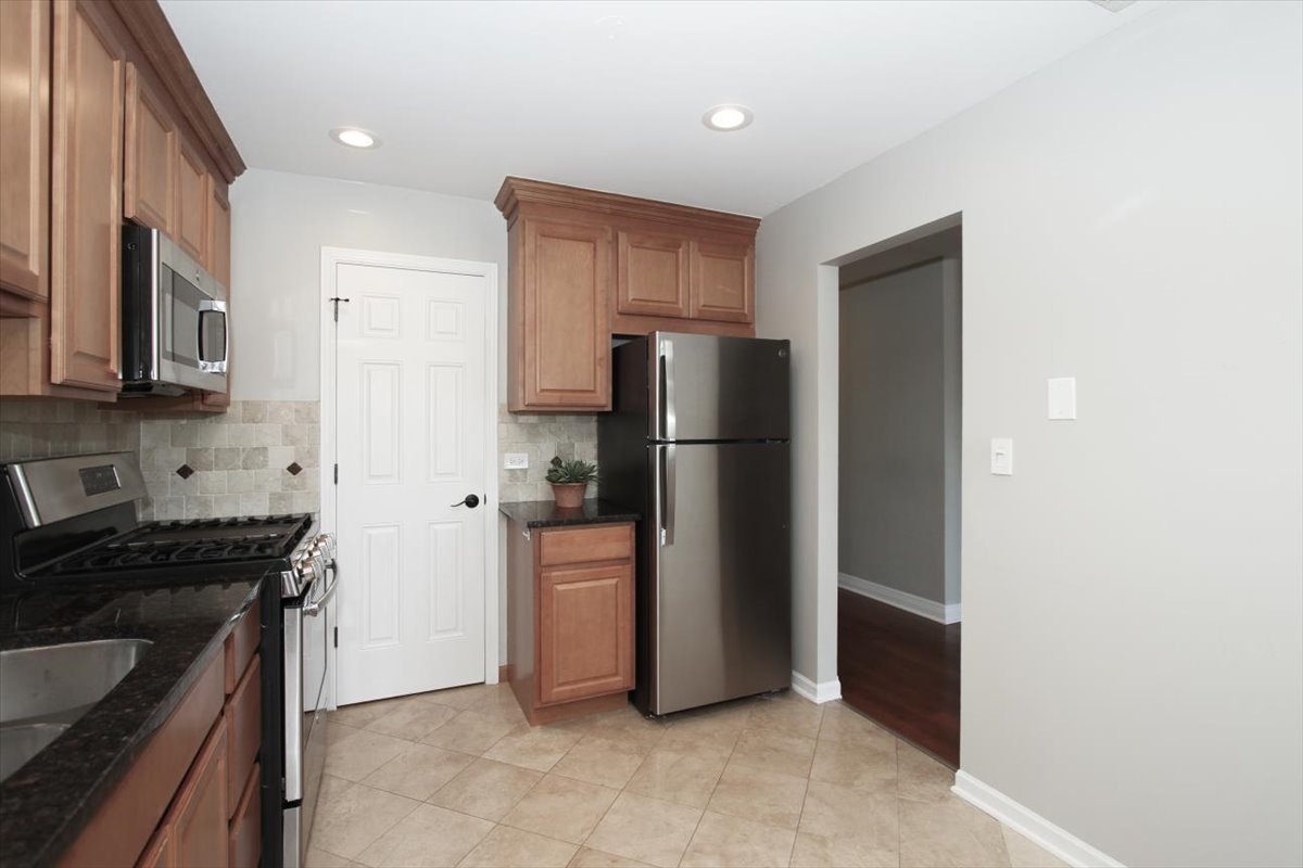 677 Cumberland Trail #2B, Roselle, IL 60172