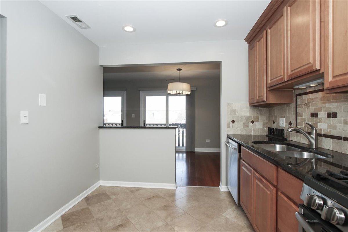 677 Cumberland Trail #2B, Roselle, IL 60172