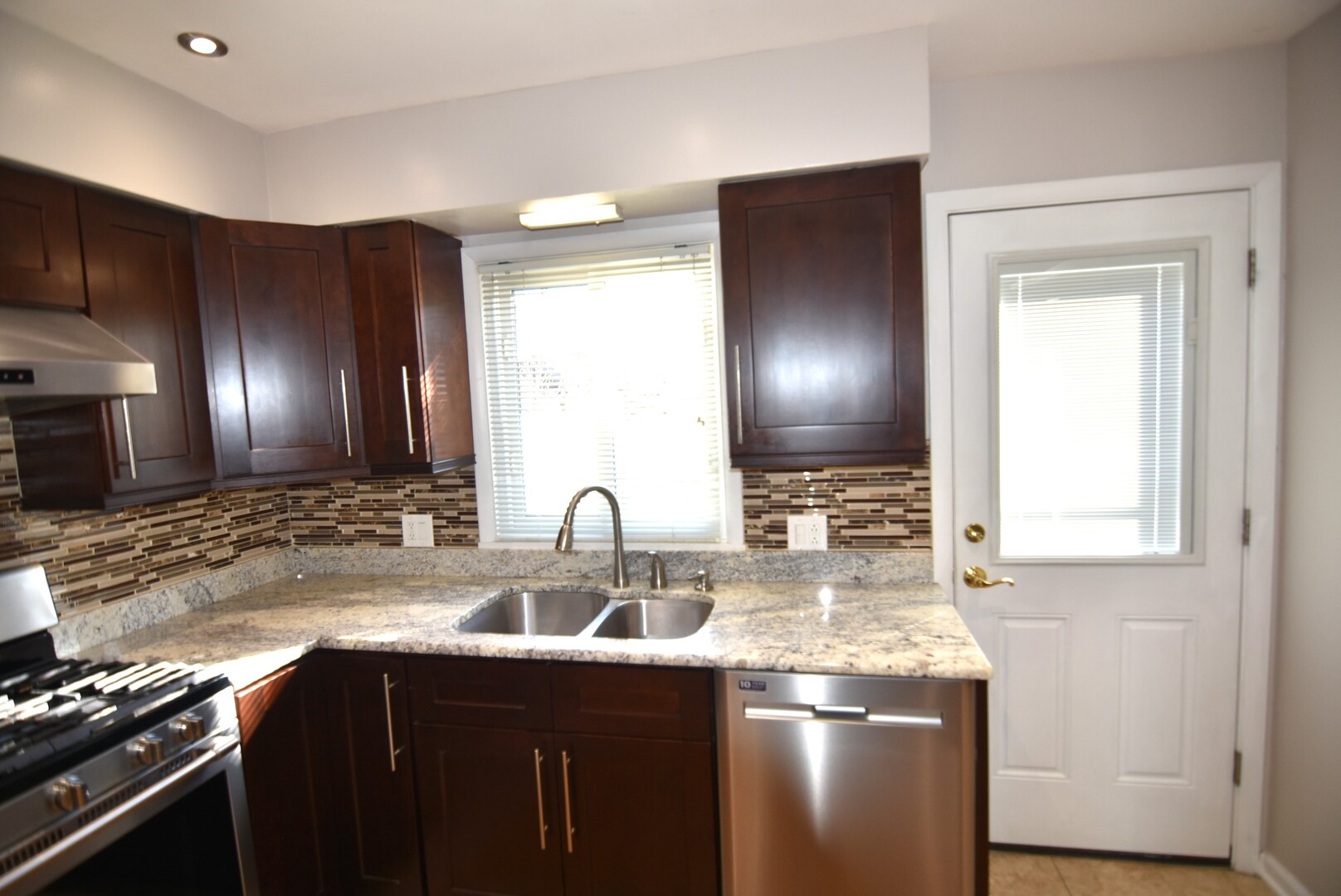 631 Schooner Point, Schaumburg, IL 60194