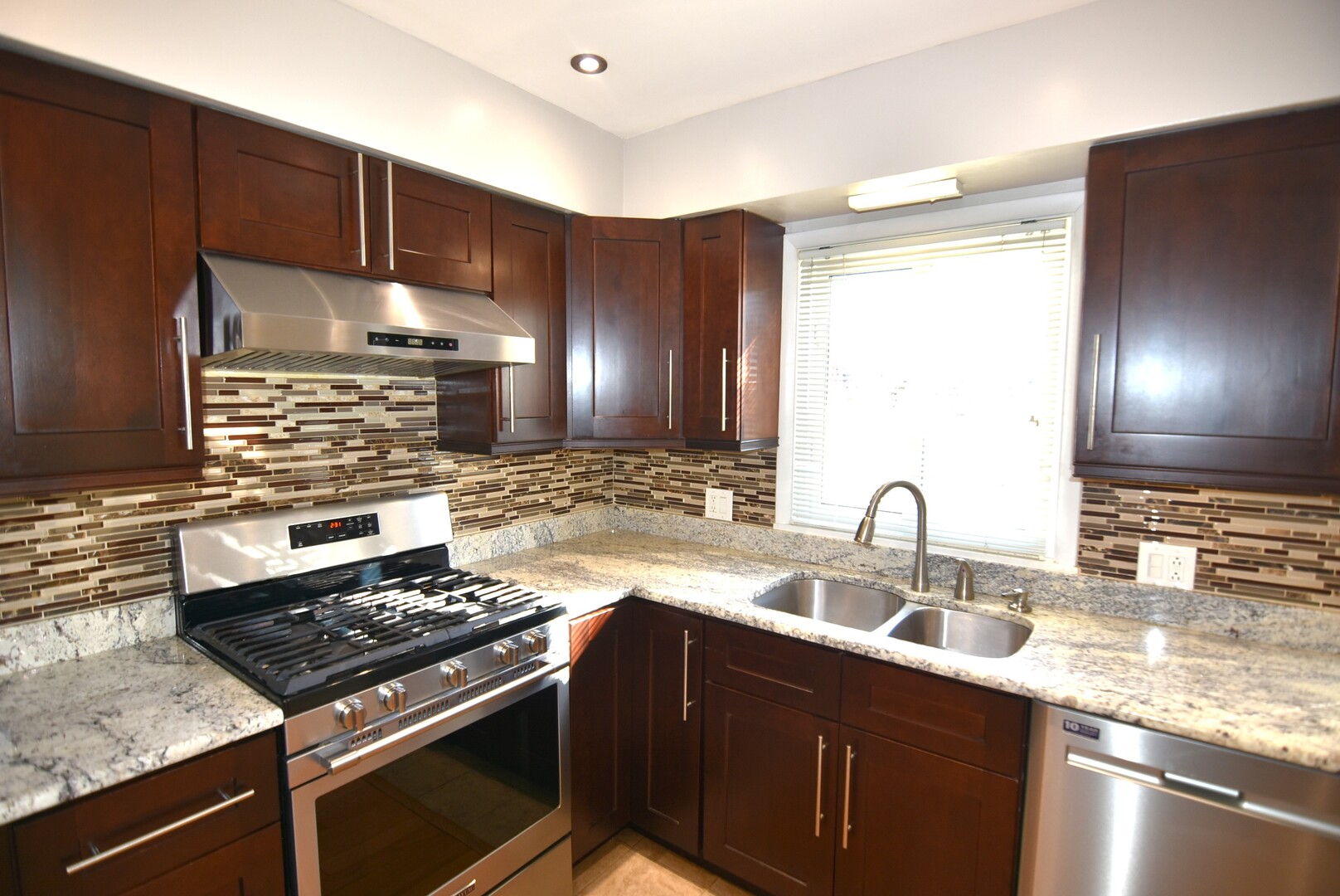 631 Schooner Point, Schaumburg, IL 60194