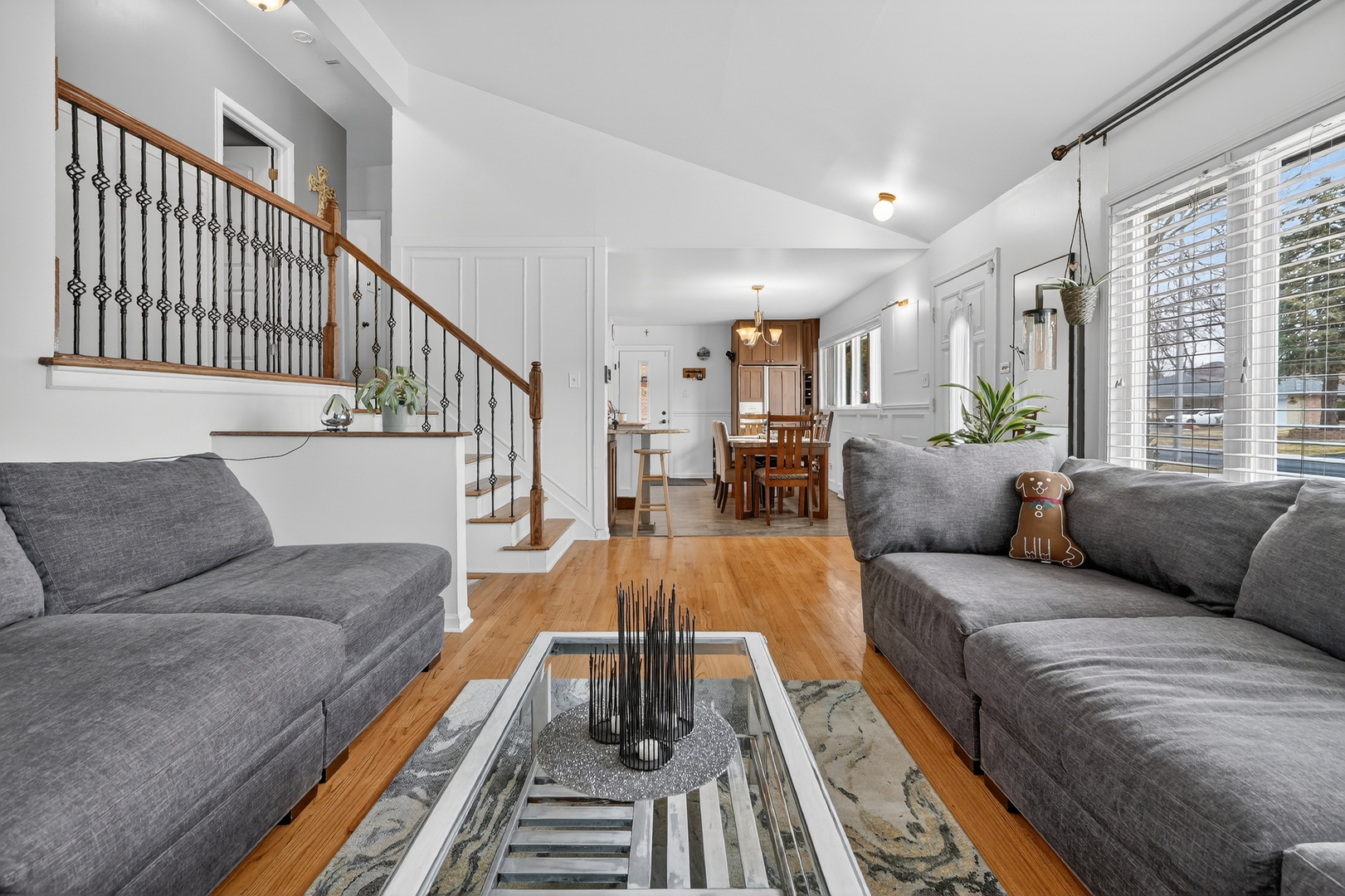 8632 New England Avenue, Burbank, IL 60459