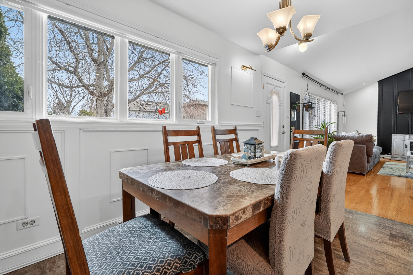 8632 New England Avenue, Burbank, IL 60459