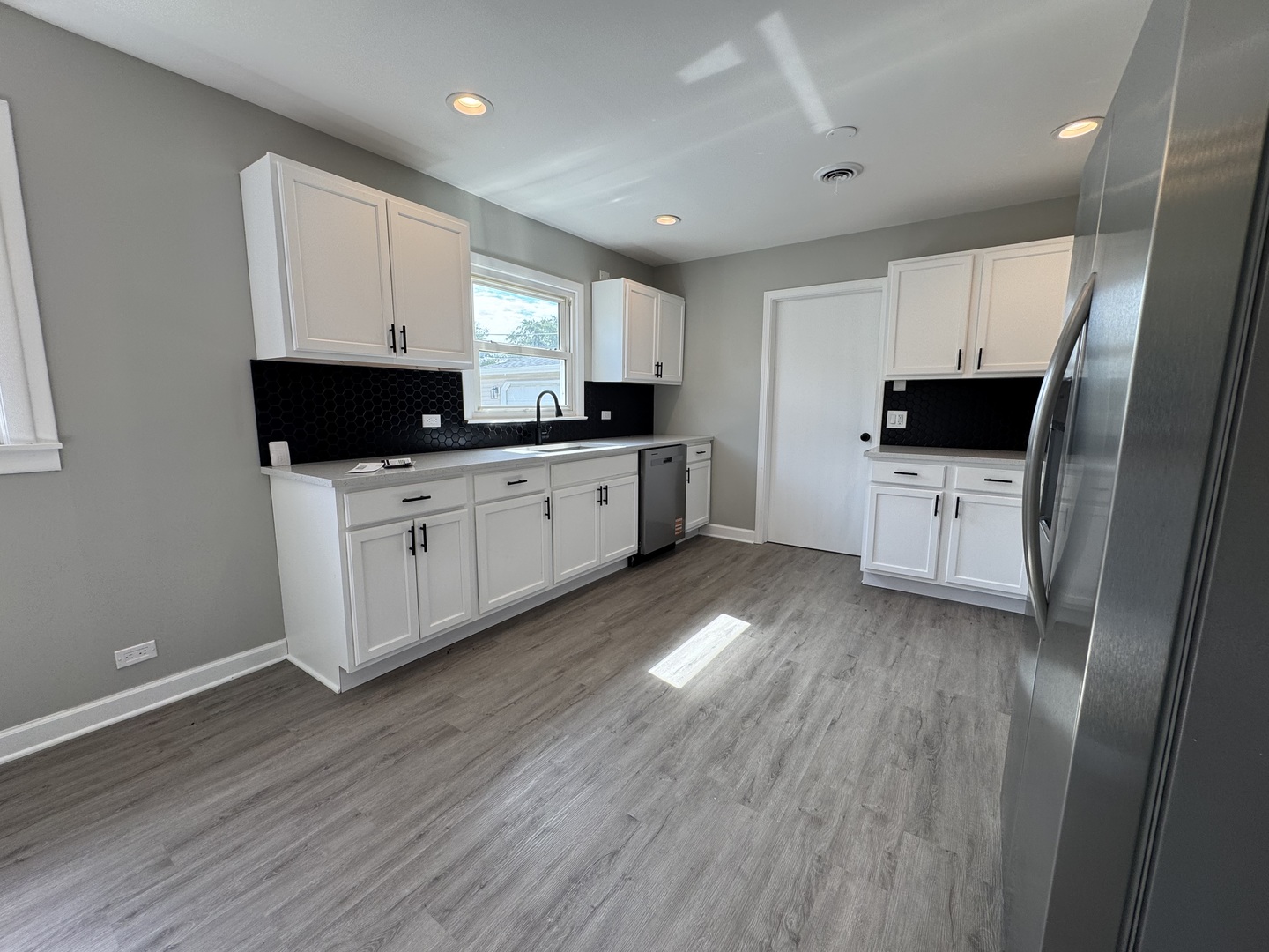 5735 W 80th Street, Burbank, IL 60459