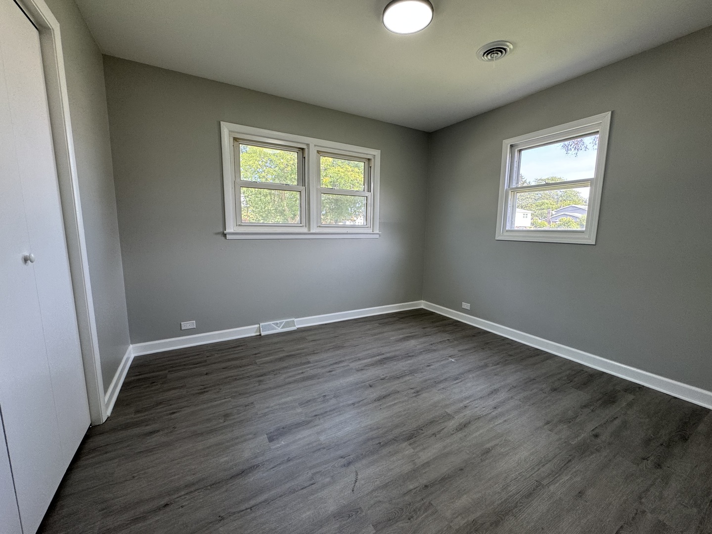 5735 W 80th Street, Burbank, IL 60459