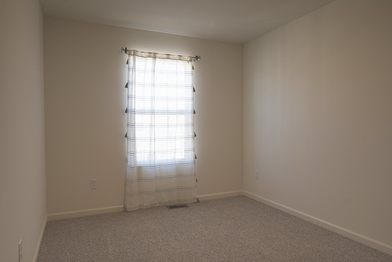 6561 Sassafras Way #E, Wonder Lake, IL 60097