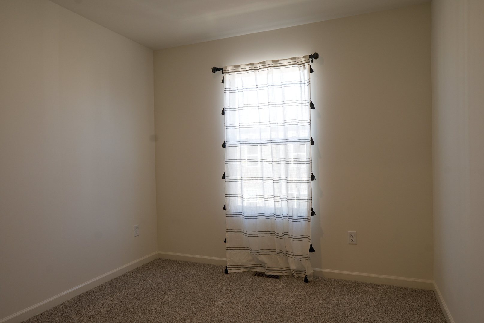 6561 Sassafras Way #E, Wonder Lake, IL 60097