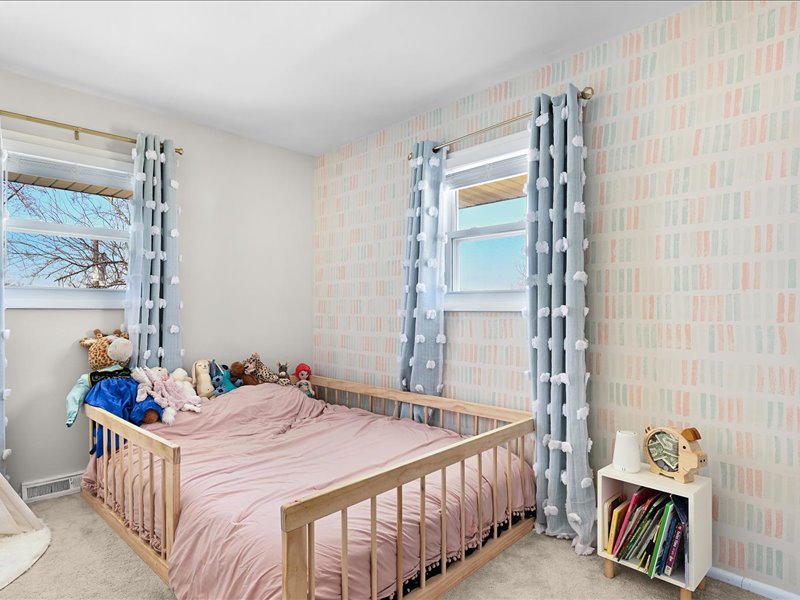 7854 Deerfield Avenue, Woodridge, IL 60517