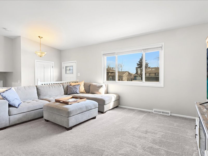 7854 Deerfield Avenue, Woodridge, IL 60517