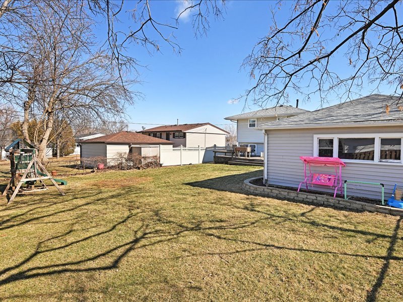 7854 Deerfield Avenue, Woodridge, IL 60517