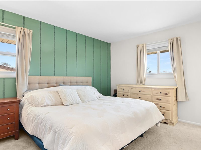 7854 Deerfield Avenue, Woodridge, IL 60517