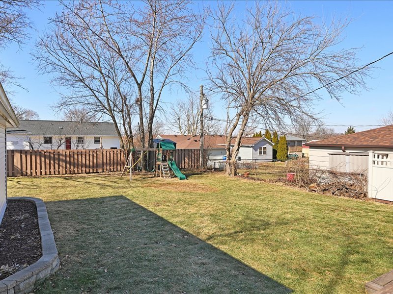 7854 Deerfield Avenue, Woodridge, IL 60517