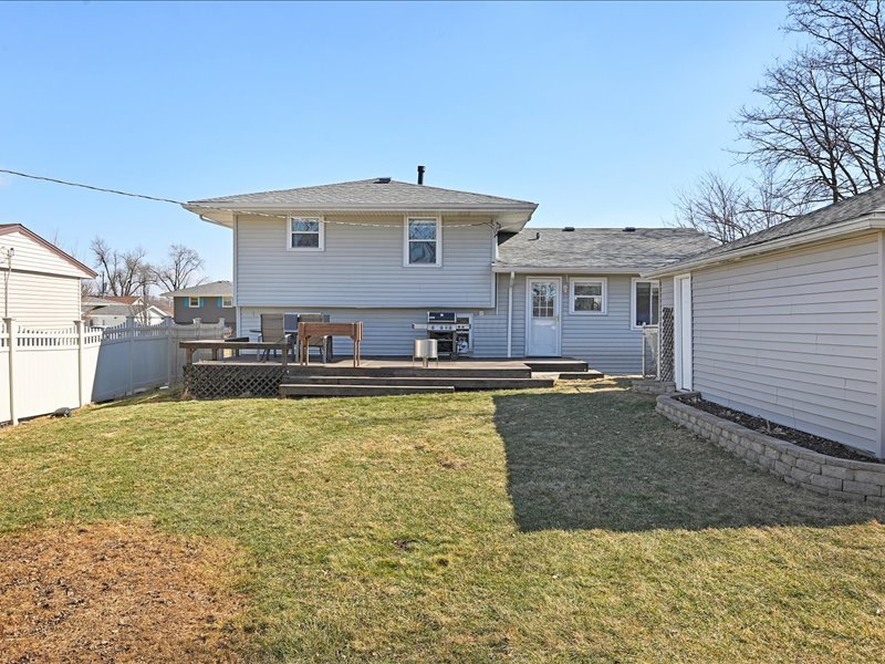 7854 Deerfield Avenue, Woodridge, IL 60517