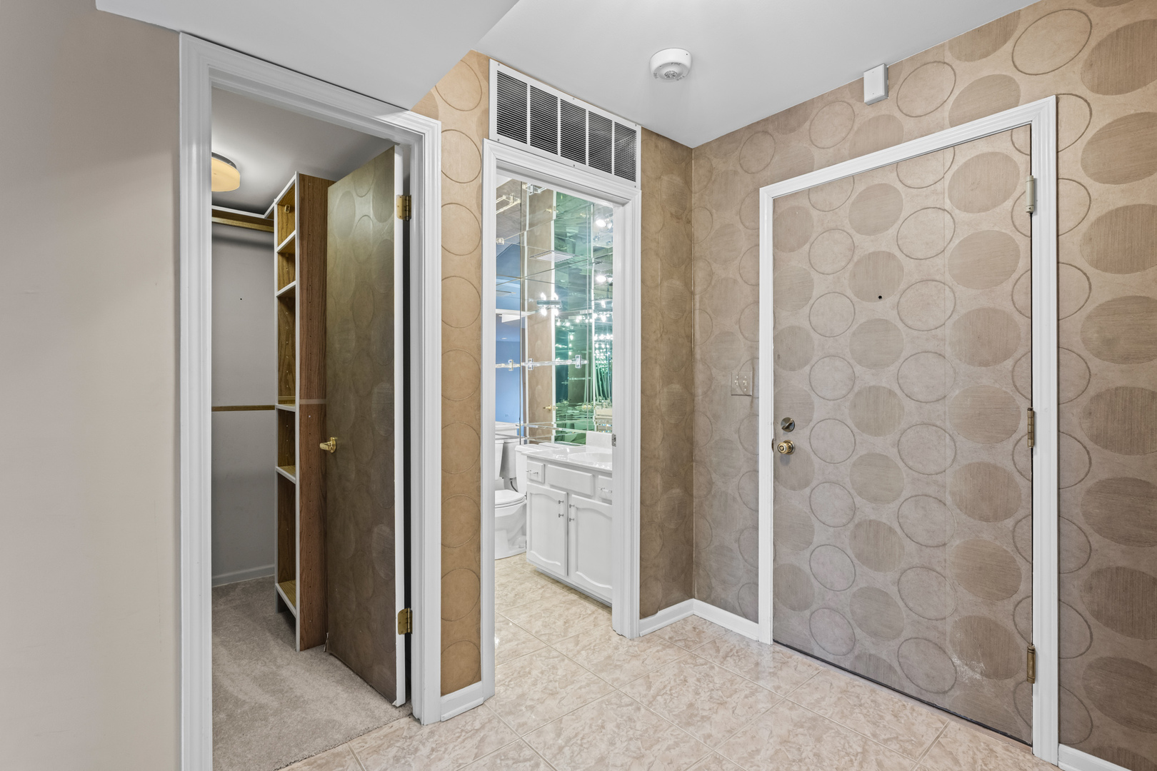 350 E Dundee Road #207B, Buffalo Grove, IL 60089