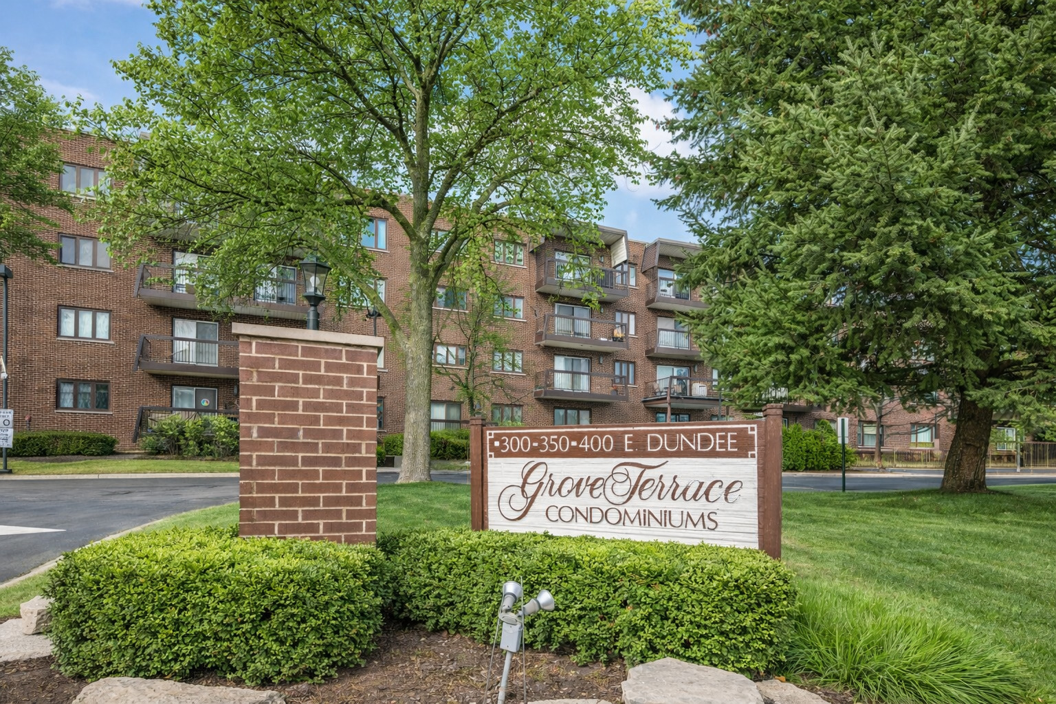 350 E Dundee Road #207B, Buffalo Grove, IL 60089