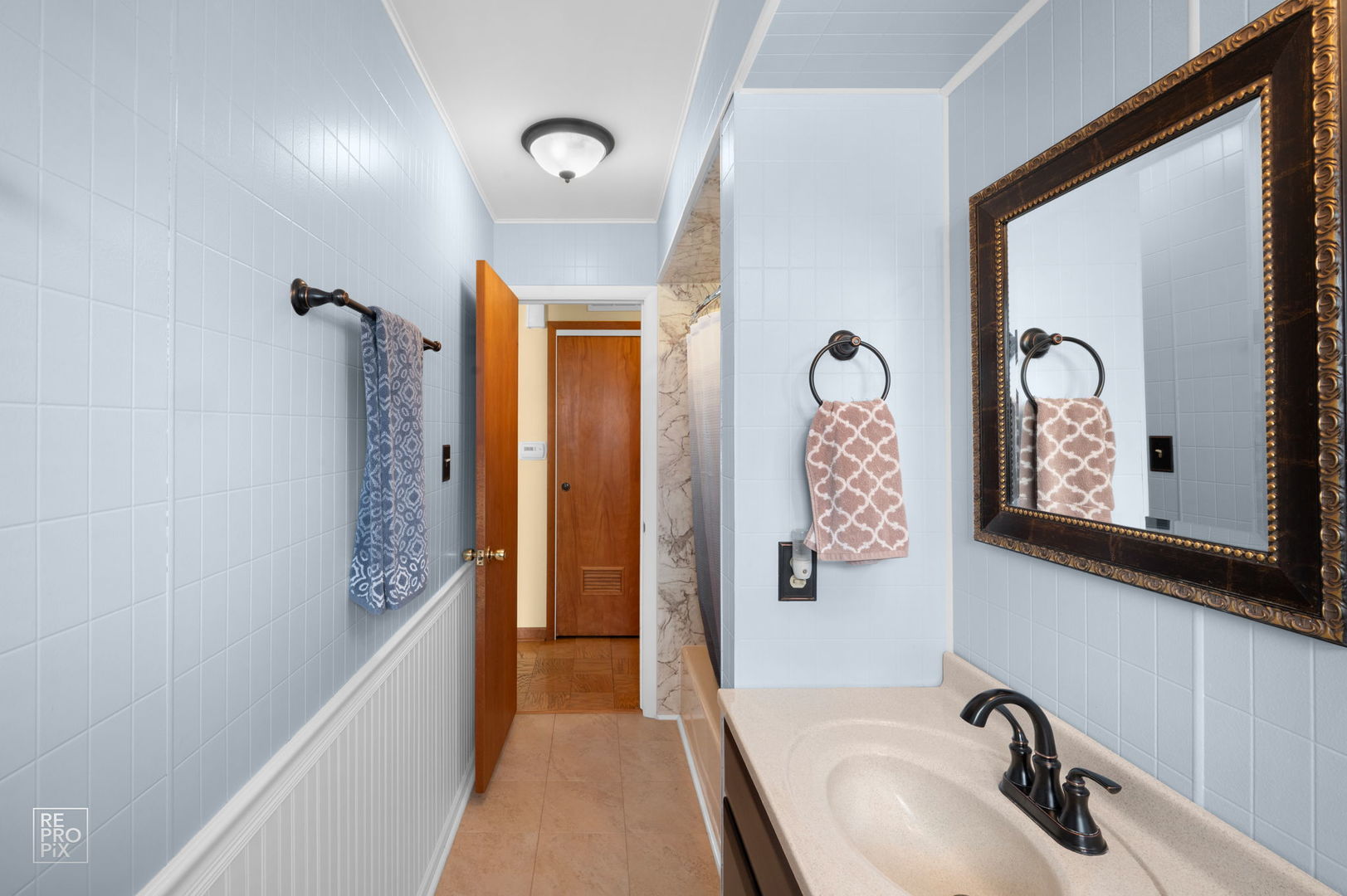 678 Middlebury Lane, Elk Grove Village, IL 60007