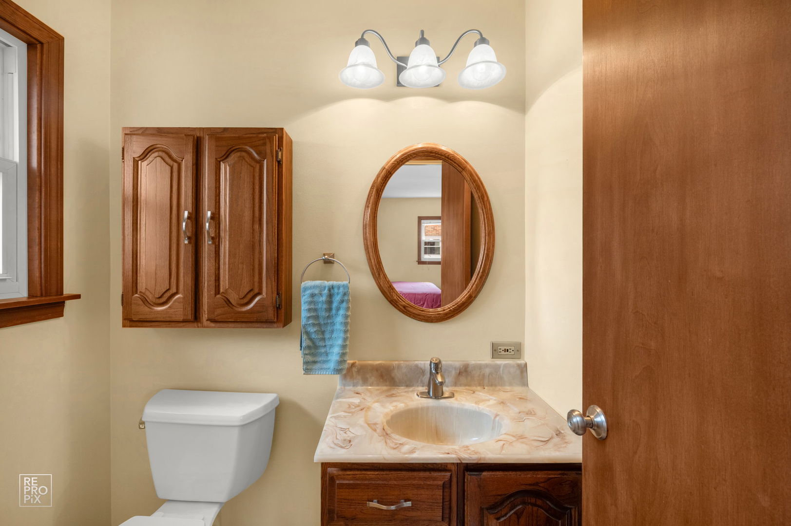 678 Middlebury Lane, Elk Grove Village, IL 60007