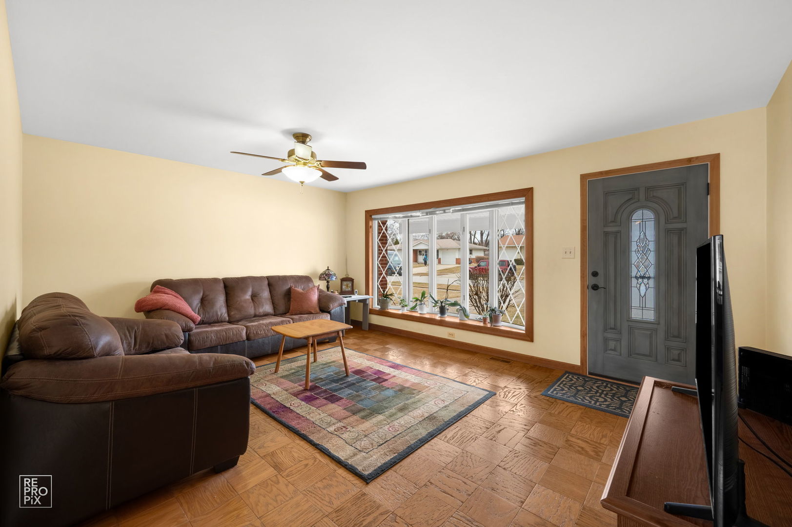 678 Middlebury Lane, Elk Grove Village, IL 60007