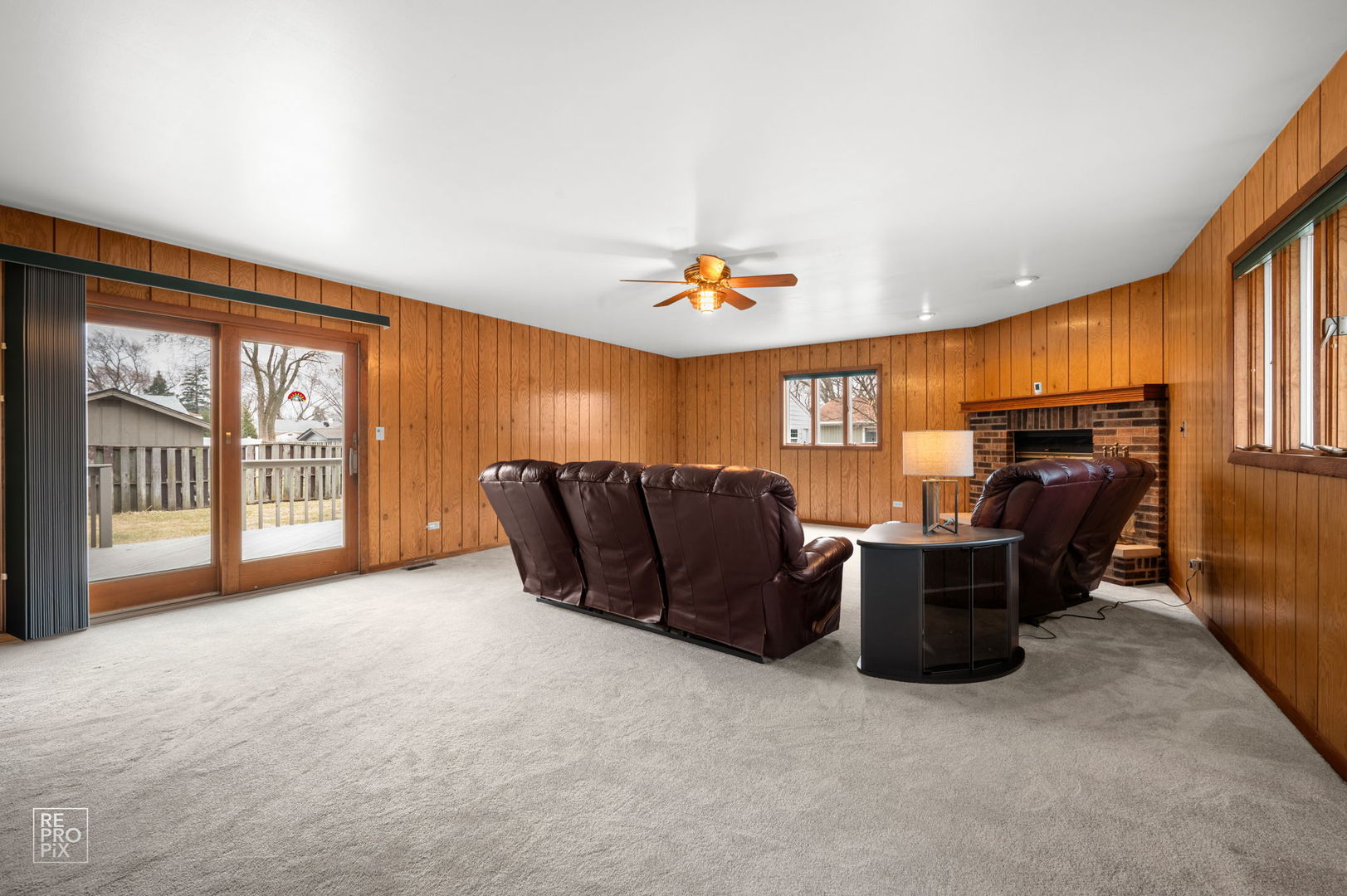 678 Middlebury Lane, Elk Grove Village, IL 60007