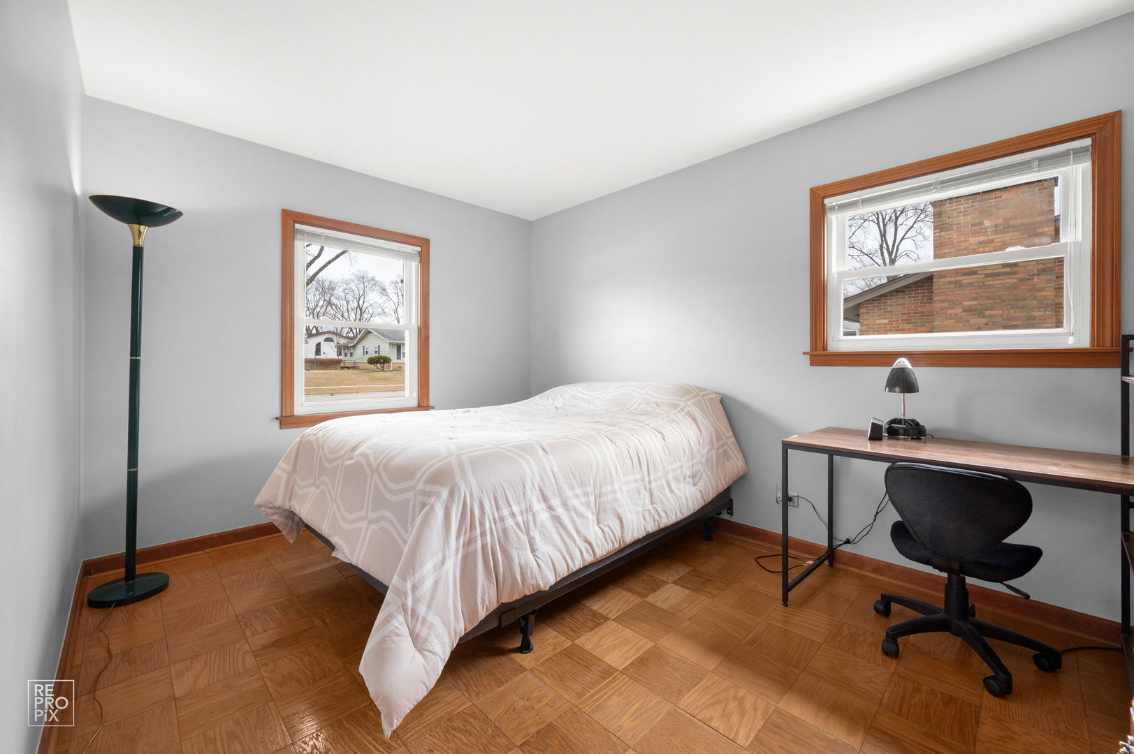 678 Middlebury Lane, Elk Grove Village, IL 60007