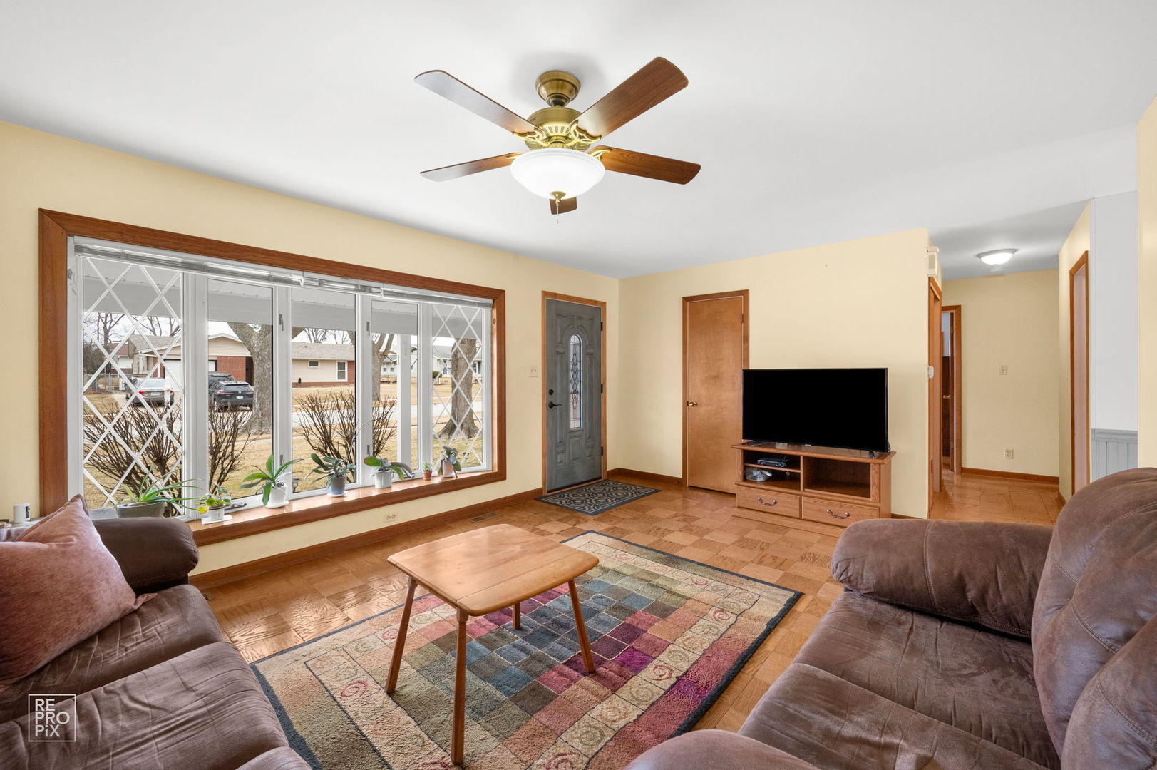 678 Middlebury Lane, Elk Grove Village, IL 60007