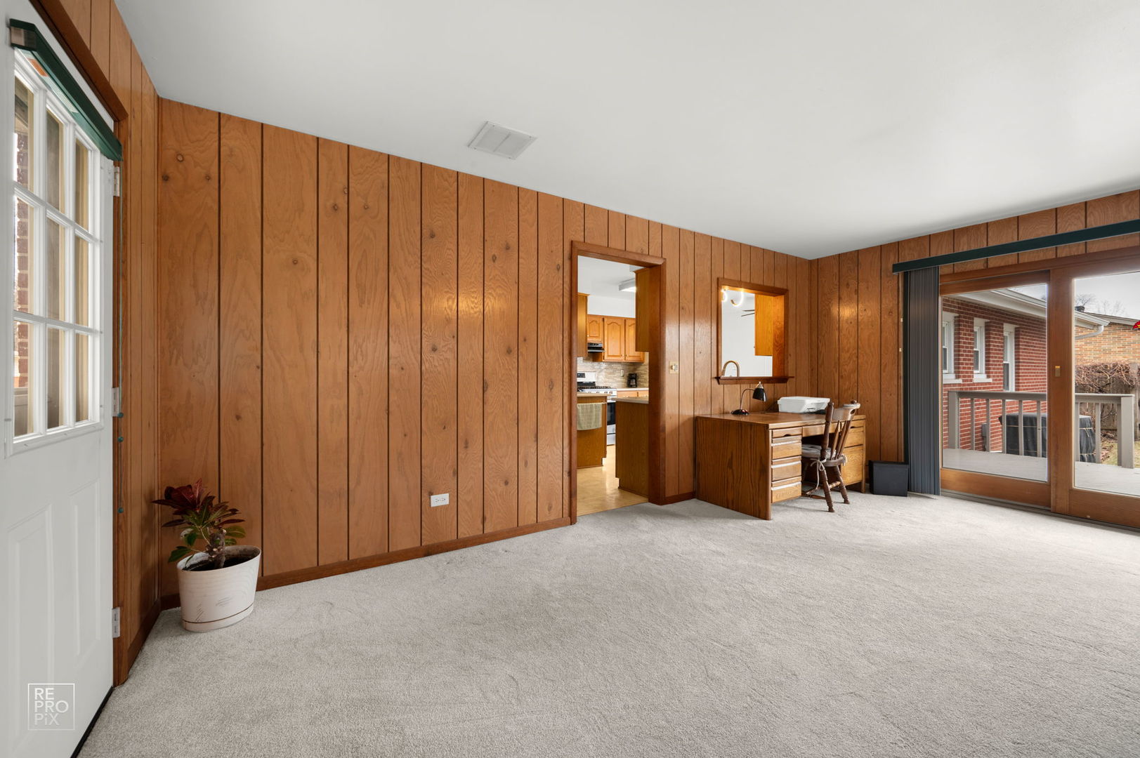 678 Middlebury Lane, Elk Grove Village, IL 60007