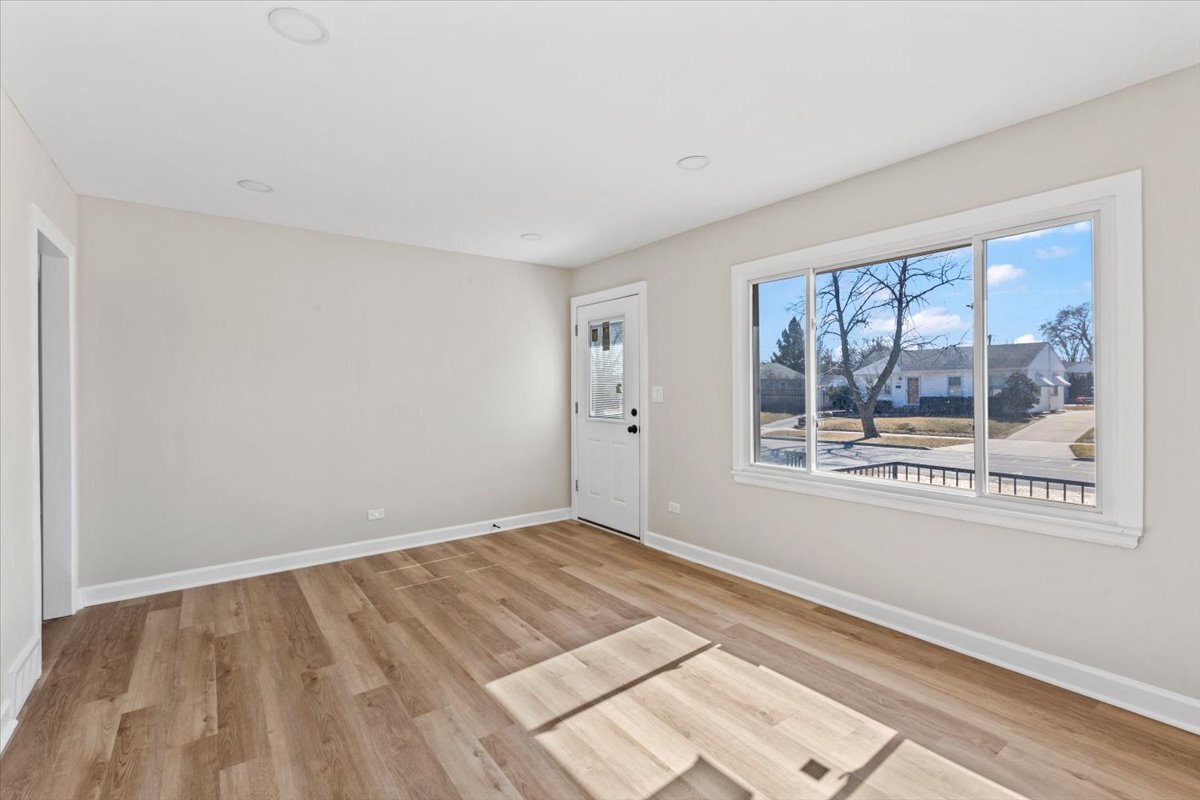 1922 Fargo Avenue, Des Plaines, IL 60018