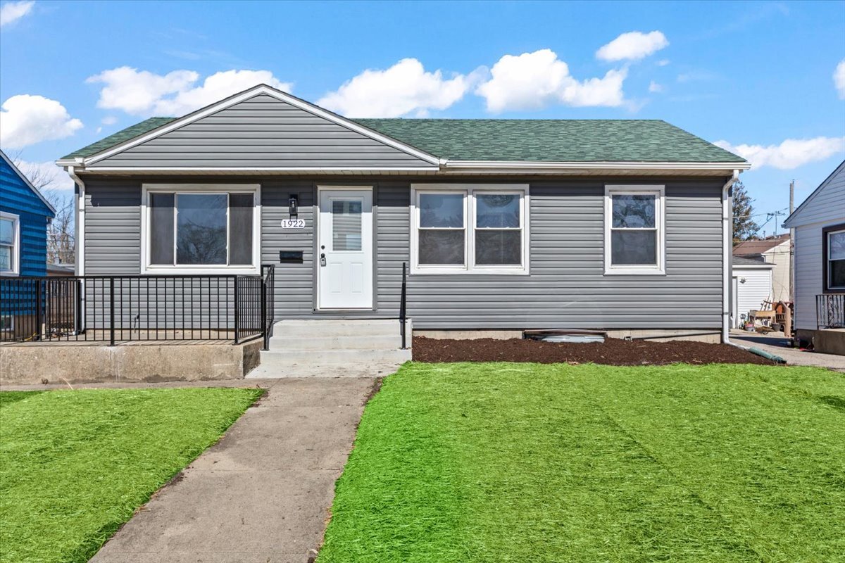 1922 Fargo Avenue, Des Plaines, IL 60018